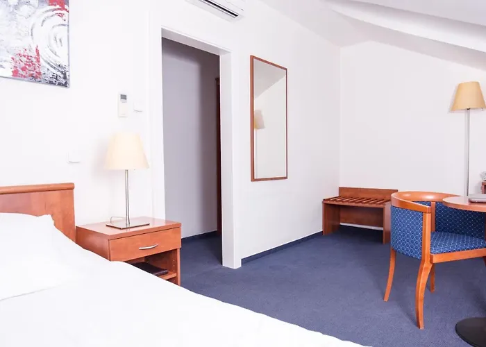 Hotel Lev