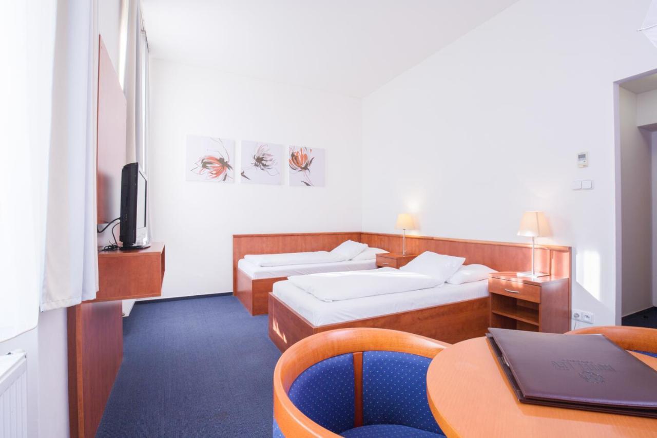 Lev Hotel 4*