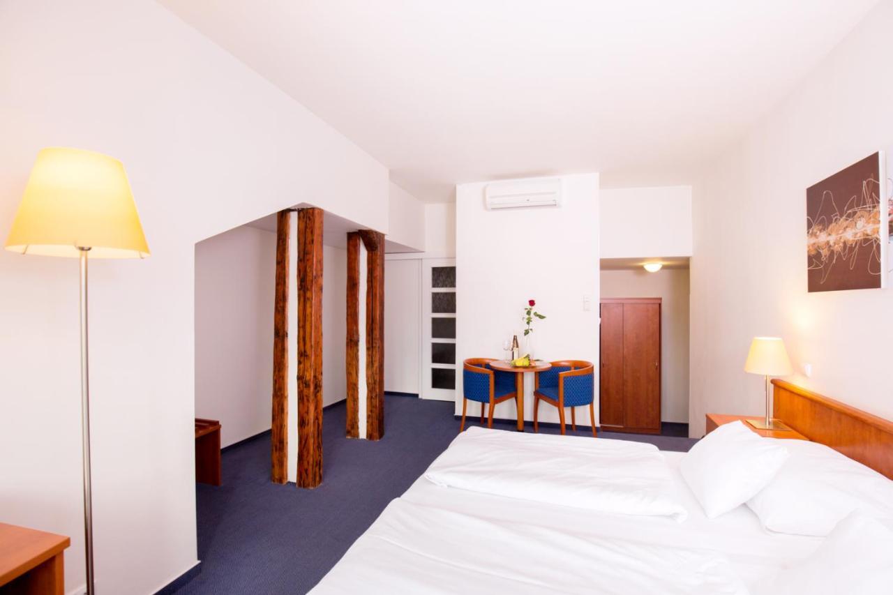Hotel Lev 4*
